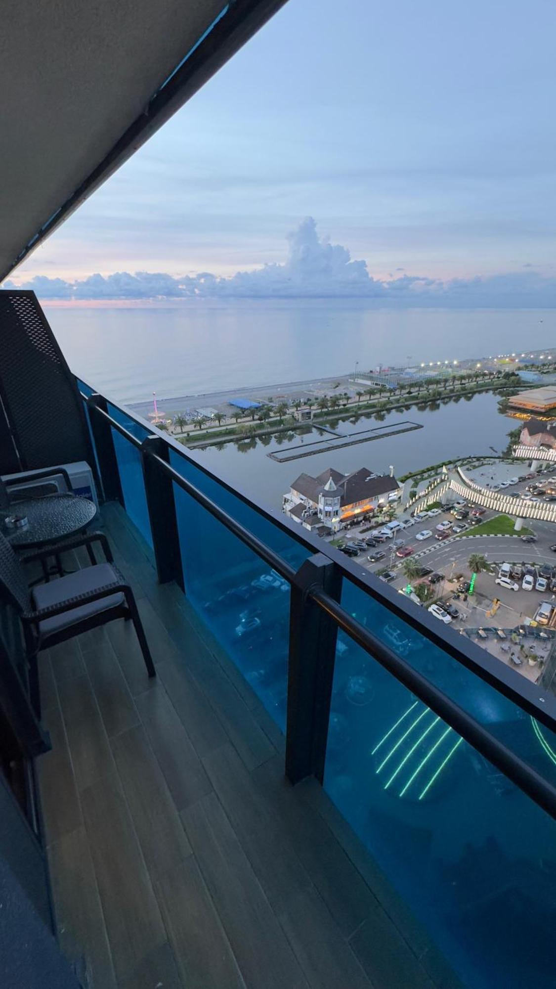 Orbi City Best Apartments Batumi Bagian luar foto