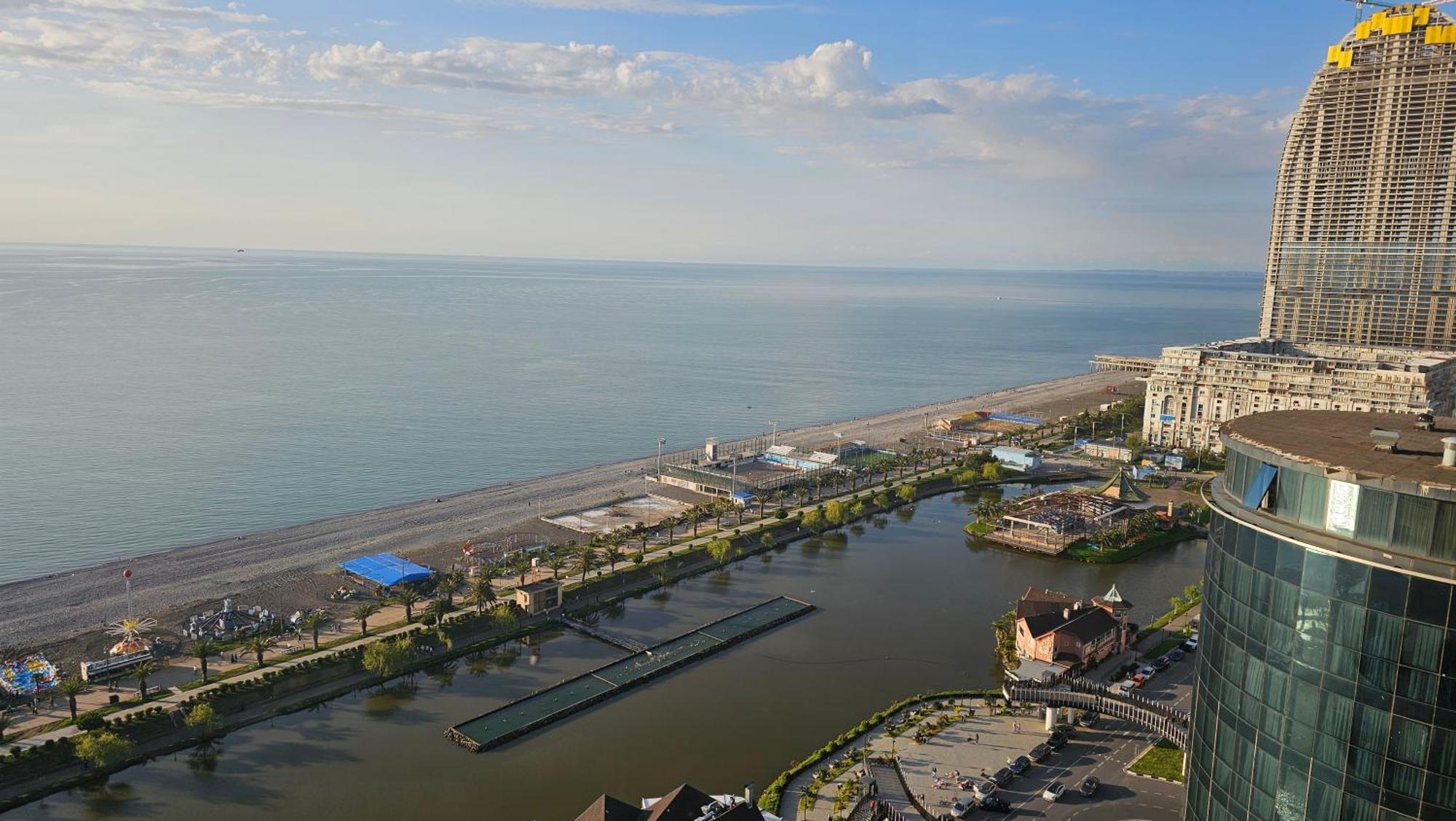 Orbi City Best Apartments Batumi Bagian luar foto